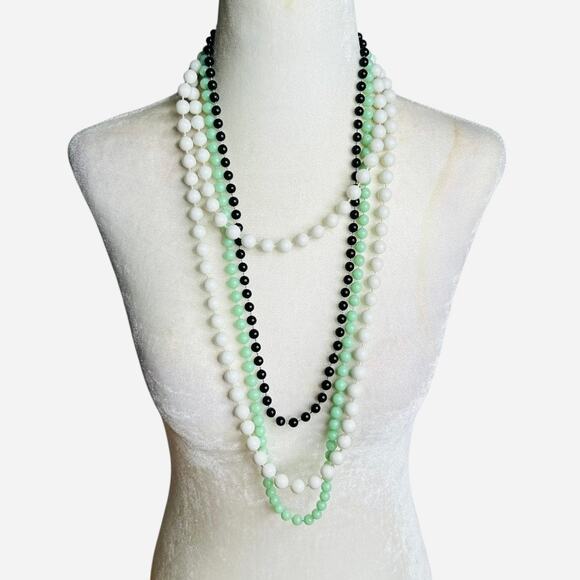 Vintage Handknotted Beaded Necklaces White Black Mint Green Lot - Picture 1 of 3